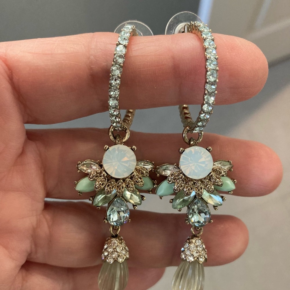 Earrings. Dazzling Beautiful Earrings. Excellent Condition. Pre Owned - Picture 6 of 16